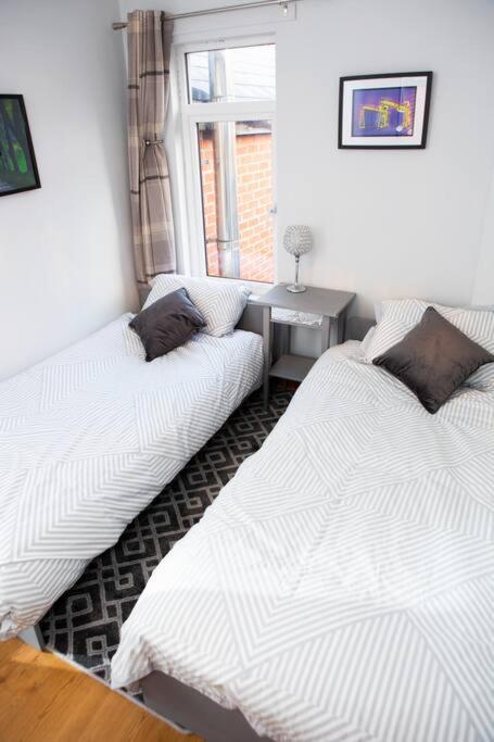 Cheerful 2 Bedroom House In The Heart Of Belfast Exterior foto