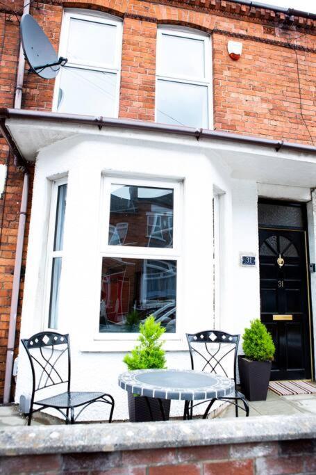 Cheerful 2 Bedroom House In The Heart Of Belfast Exterior foto