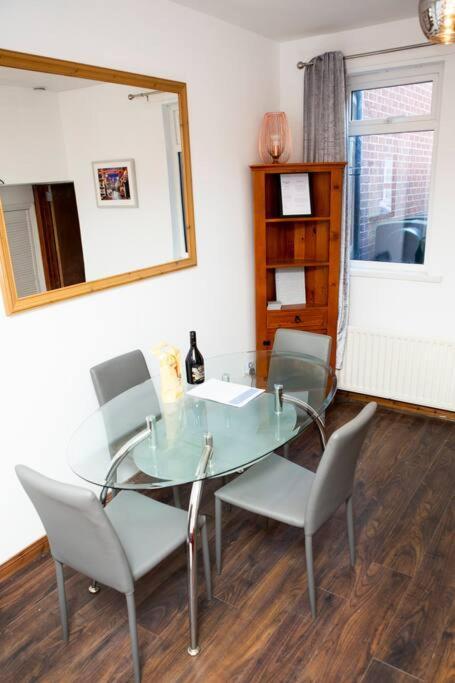 Cheerful 2 Bedroom House In The Heart Of Belfast Exterior foto